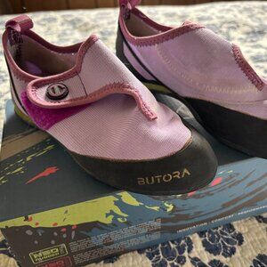 Butora Bravo Kids climbing shoe size US 2 purple
